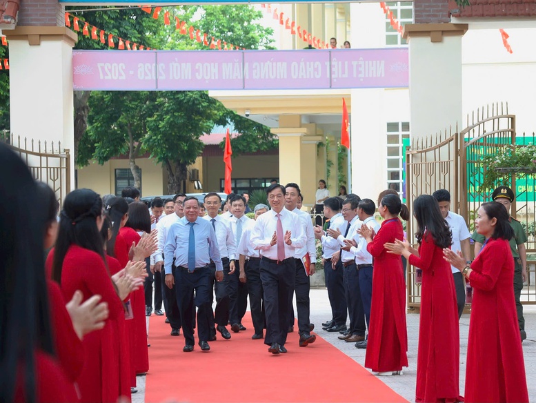 CẢ NƯỚC TƯNG BỪNG KHAI GIẢNG NĂM HỌC MỚI- Ảnh 15.