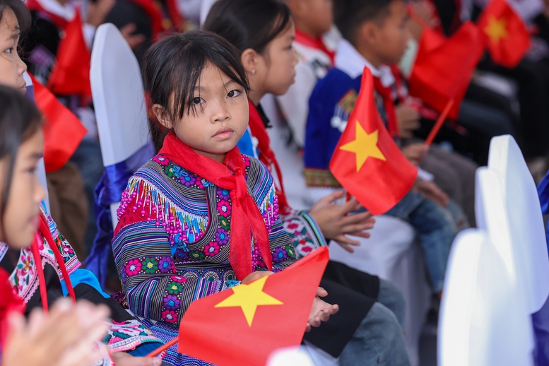 CẢ NƯỚC TƯNG BỪNG KHAI GIẢNG NĂM HỌC MỚI- Ảnh 23.