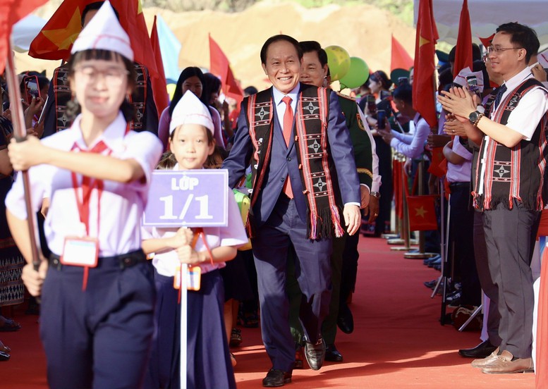 CẢ NƯỚC TƯNG BỪNG KHAI GIẢNG NĂM HỌC MỚI- Ảnh 14.