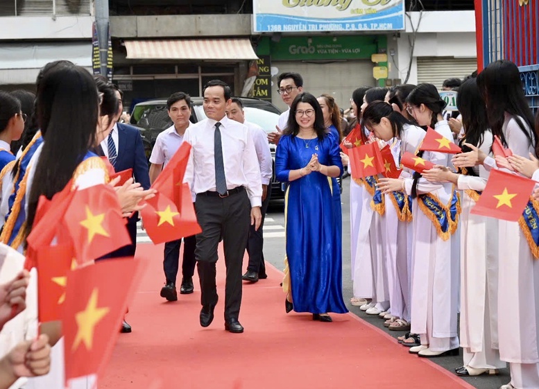 CẢ NƯỚC TƯNG BỪNG KHAI GIẢNG NĂM HỌC MỚI- Ảnh 20.