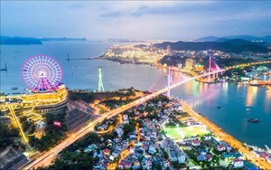 Phát triển thành phố Hạ Long trở thành trung tâm dịch vụ-du lịch mang tầm quốc tế