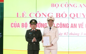 Thiếu tướng Đinh Văn Nơi trao quyết định bổ nhiệm Phó Giám đốc Công an tỉnh Quảng Ninh