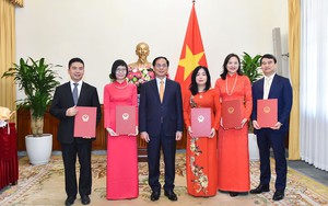 Bổ nhiệm 5 Trưởng cơ quan đại diện Việt Nam ở nước ngoài