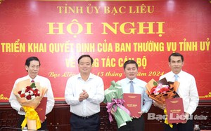 Trao quyết định bổ nhiệm tân Chánh Văn phòng Tỉnh ủy