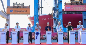 Thủ tướng dự lễ đón tàu quốc tế, phát lệnh làm hàng đầu xuân tại cảng quốc tế Tân Cảng - Cái Mép