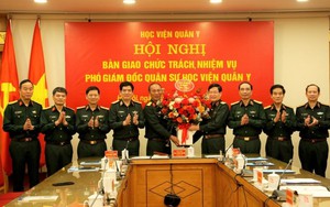 Bàn giao chức trách, nhiệm vụ Phó Giám đốc Học viện Quân y