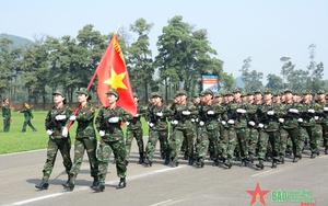 Những “bóng hồng” công an, quân đội tích cực luyện tập diễu binh