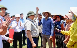 Nắng như đổ lửa, Thủ tướng thị sát, thăm hỏi, động viên người dân khu vực khô hạn nhất cả nước