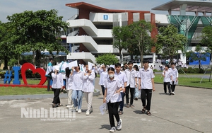 Đề thi TUYỂN SINH lớp 10 môn Ngữ văn tại Quảng Ninh, Ninh Bình, Vĩnh Phúc