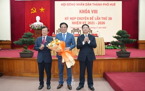 Đồng chí Nguyễn Khắc Toàn được bầu giữ chức Chủ tịch UBND thành phố Huế