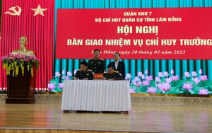 Bàn giao nhiệm vụ Chỉ huy trưởng Bộ Chỉ huy quân sự tỉnh