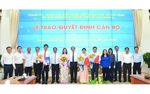 Trao quyết định điều động, bổ nhiệm cán bộ chủ chốt TPHCM