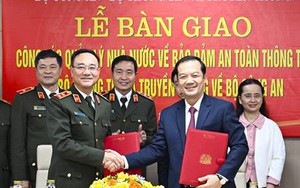 Bàn giao nhiệm vụ bảo đảm an toàn thông tin mạng giữa 2 Bộ