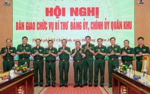 Trung tướng Trần Hoài Trung nghỉ hưu; bổ nhiệm Thiếu tướng Trần Vinh Ngọc giữ chức Chính ủy Quân khu 7