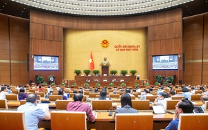 Người trực tiếp xây dựng pháp luật được hưởng hỗ trợ hằng tháng bằng 100% mức lương