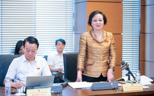 Dứt điểm xóa bỏ biên chế suốt đời; giữ ngạch công chức trong vị trí việc làm để cải cách tiền lương