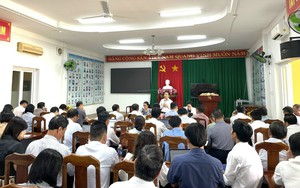 Khẩn trương thành lập các Trạm Y tế; tháo gỡ vướng mắc về nhân sự, tiền lương, phụ cấp...