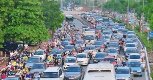 Thủ tướng: Tăng cường bảo đảm trật tự, an toàn giao thông; không để ùn tắc kéo dài tại cửa ngõ Hà Nội, TPHCM