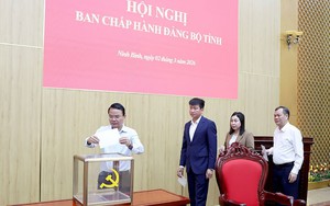 Đồng chí Trần Huy Tuấn được bầu giữ chức Bí thư Tỉnh ủy Ninh Bình
