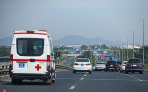 Người tham gia giao thông cần làm gì khi gặp xe ưu tiên đang làm nhiệm vụ?