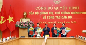 THỦ TƯỚNG TRAO QUYẾT ĐỊNH CHỈ ĐỊNH, BỔ NHIỆM PHÓ BÍ THƯ ĐẢNG ỦY CHÍNH PHỦ và LÃNH ĐẠO 4 BỘ, CƠ QUAN NGANG BỘ