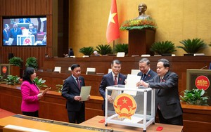 QUỐC HỘI PHÊ CHUẨN BỔ NHIỆM CÁC PHÓ THỦ TƯỚNG, BỘ TRƯỞNG, THÀNH VIÊN CHÍNH PHỦ...