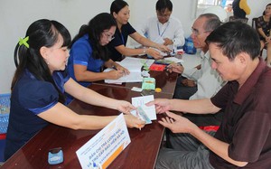 Hỗ trợ người hưởng lập lại văn bản ủy quyền nhận lương hưu hoặc chuyển sang nhận qua tài khoản cá nhân