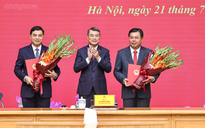 Thủ tướng trao quyết định giao Quyền Bộ trưởng Bộ Nội vụ; bổ nhiệm Thứ trưởng Thường trực Bộ Dân tộc và Tôn giáo