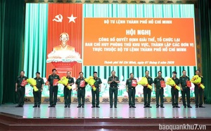 Giải thể, tổ chức lại lực lượng quân sự địa phương; thành lập Trung đoàn bộ binh, Trung đoàn hỗn hợp