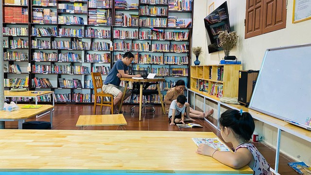 Nhân rộng mô hình tủ sách gia đình, tủ sách dòng họ, tủ sách trường học - Ảnh 1. Nhân rộng mô hình tủ sách gia đình, tủ sách dòng họ, tủ sách trường học - Ảnh 1.
