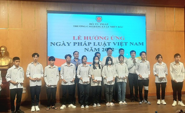 Hưởng ứng Ngày Pháp luật Việt Nam: Tập trung phổ biến vấn đề &quot;nóng&quot; được dư luận xã hội quan tâm - Ảnh 8.