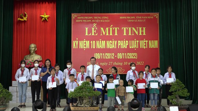 Hưởng ứng Ngày Pháp luật Việt Nam: Tập trung phổ biến vấn đề &quot;nóng&quot; được dư luận xã hội quan tâm - Ảnh 7.