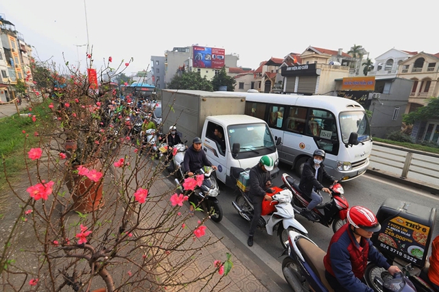 Thủ tướng chỉ đạo bảo đảm an toàn giao thông dịp Tết và Lễ hội xuân 2023 - Ảnh 2.