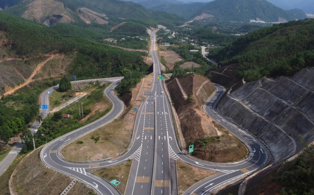 Công điện của Thủ tướng Chính phủ về đẩy nhanh tiến độ triển khai các dự án đường bộ cao tốc quan trọng quốc gia, trọng điểm - Ảnh 1.