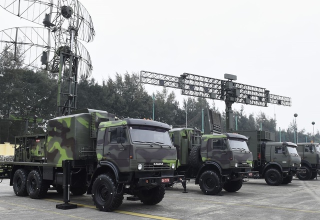Việt Nam chủ trương phát triển công nghiệp quốc phòng đạt trình độ tiên tiến, hiện đại, đủ năng lực sản xuất vũ khí chiến lược - Ảnh 2.