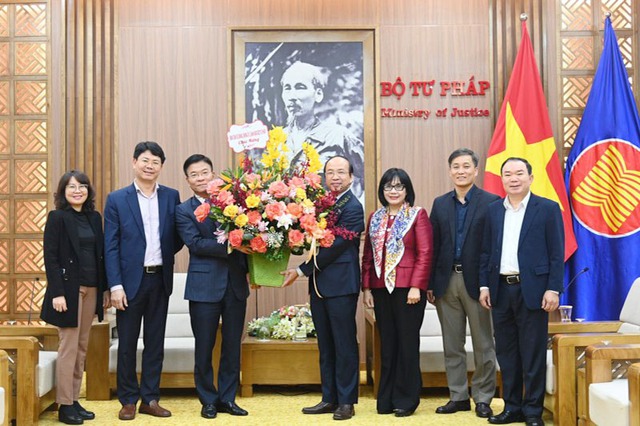 Thủ tướng Chính phủ bổ nhiệm tân Chủ tịch Viện Hàn lâm KHXH Việt Nam - Ảnh 3.