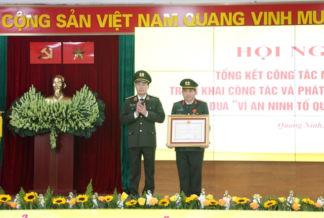 Chủ tịch nước thăng hàm cấp tướng đối với Đại tá Đinh Văn Nơi - Ảnh 1.
