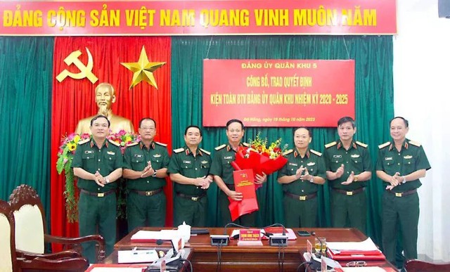 Quân ủy Trung ương chuẩn y nhân sự Thường vụ Đảng ủy Quân khu - Ảnh 1.