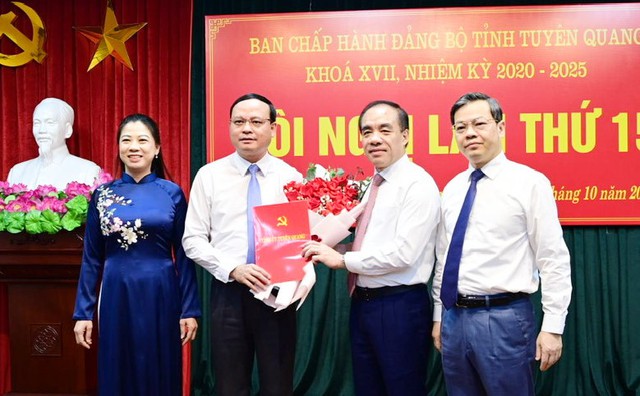 Ban Bí thư chuẩn y Phó Chủ tịch UBND tham gia Ban Thường vụ Tỉnh ủy - Ảnh 1.