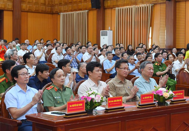 Đại tướng Tô Lâm trả lời cử tri về giải phóng mặt bằng, tái định cư, chế độ chính sách, trang thiết bị làm việc cho công an xã- Ảnh 3.