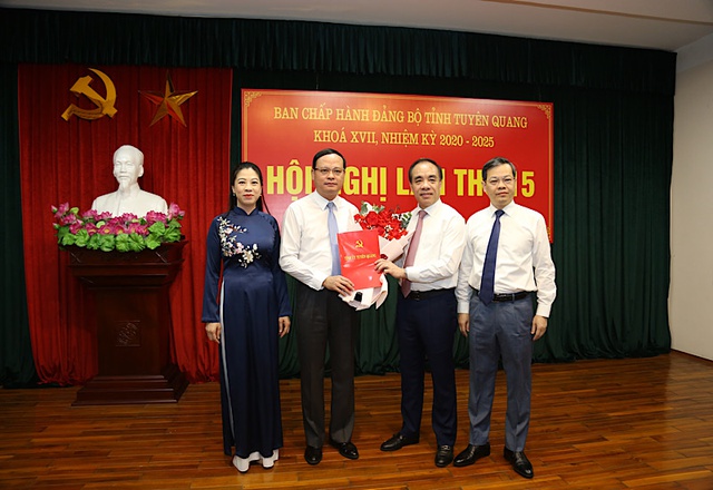 Ban Bí thư chuẩn y Phó Chủ tịch UBND tỉnh tham gia Ban Thường vụ Tỉnh ủy - Ảnh 1.
