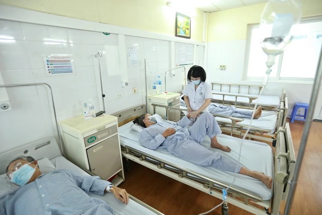Một tuần Hà Nội ghi nhận hơn 1700 ca sốt xuất huyết với hàng chục ổ dịch mới- Ảnh 1.