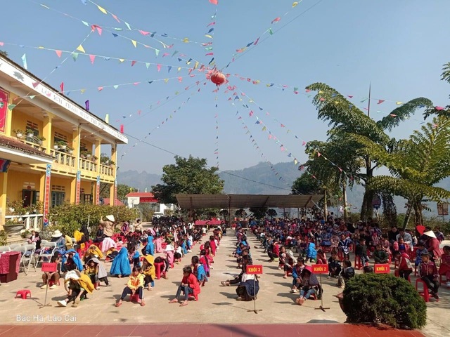 Vụ "bữa ăn bán trú vùng cao": Tạm đình chỉ công tác Hiệu trưởng để điều tra, xác minh- Ảnh 1.