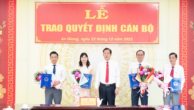 Bổ nhiệm 3 Phó Giám đốc Sở, Phó Chánh Văn phòng UBND tỉnh- Ảnh 1.