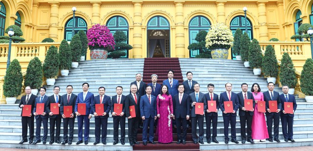 Quyền Chủ tịch nước Võ Thị Ánh Xuân trao quyết định bổ nhiệm 13 tân Đại sứ nước Cộng hòa xã hội chủ nghĩa Việt Nam - Ảnh 2.