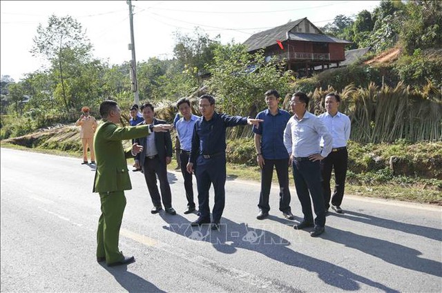 Phó Thủ tướng Trần Lưu Quang chỉ đạo khắc phục hậu quả vụ TNGT làm 4 người tử vong - Ảnh 3.