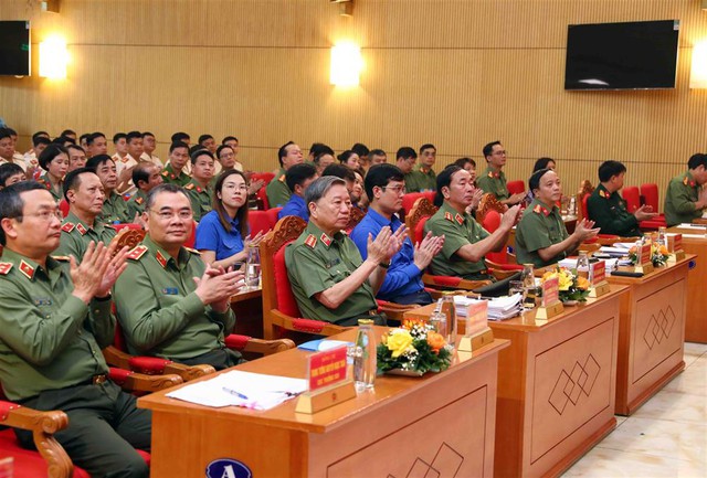 Bộ trưởng Tô Lâm: Nghiên cứu, đề xuất nâng mức phụ cấp đặc thù với Công an xã - Ảnh 1.