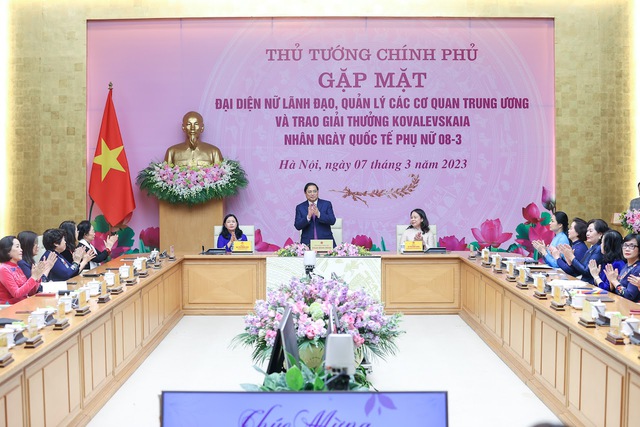 Thủ tướng Phạm Minh Chính: Quan tâm hơn nữa công tác quy hoạch nguồn cán bộ nữ - Ảnh 1.