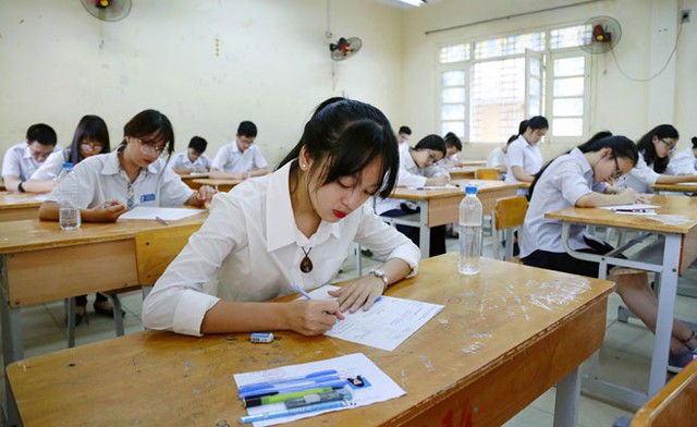 Chi tiết chỉ tiêu tuyển sinh vào lớp 10 của các trường Hà Nội, năm học 2023-2024 - Ảnh 1.