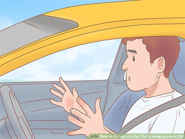 Ô tô bị treo trên vách đá, cần làm gì để có cơ hội sống sót cao nhất? - Ảnh 1. Ô tô bị treo trên vách đá, cần làm gì để có cơ hội sống sót cao nhất? - Ảnh 1.